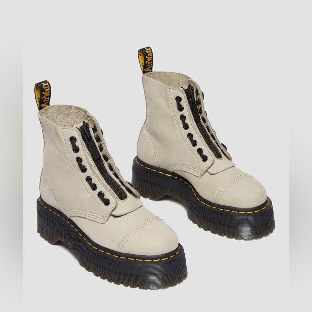 DR. MARTENS Sinclaire Leather Boot Women’s Size 6 - Picture 4 of 13